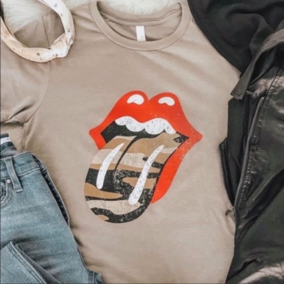 Tops - Rolling Stones Camo Lips Tee